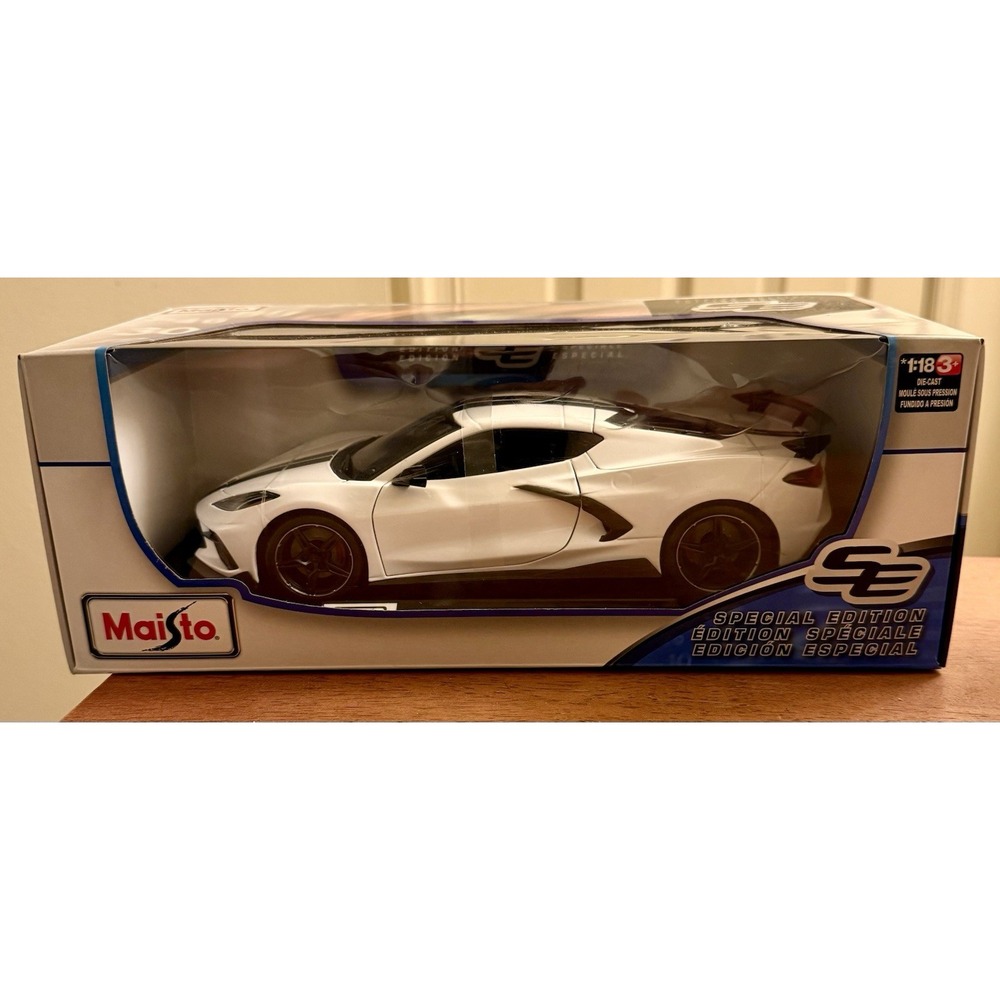 MAISTO 2020 CHEVROLET CORVETTE STINGRAY COUPE SE 1/18 HIGH WING w/ STRIPES